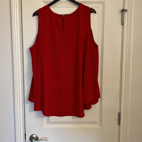 Vince Camuto Women’s Cut out Shoulder High Low Red Blouse Size XL - Picture 7 of 7